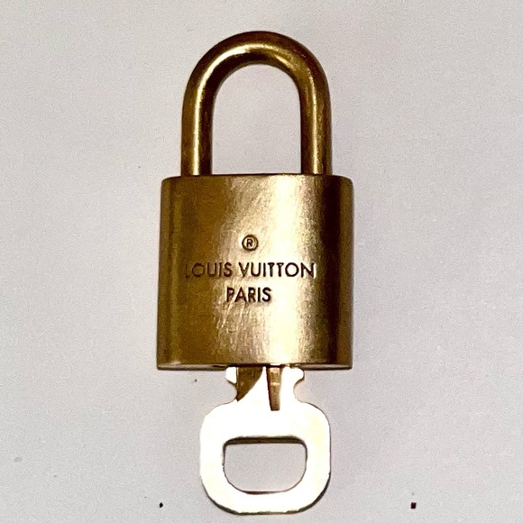 Lois Vuitton Vintage Brass Lock #446 Fully Polished. Minor wear Very Smooth Key! - Picture 5 of 6